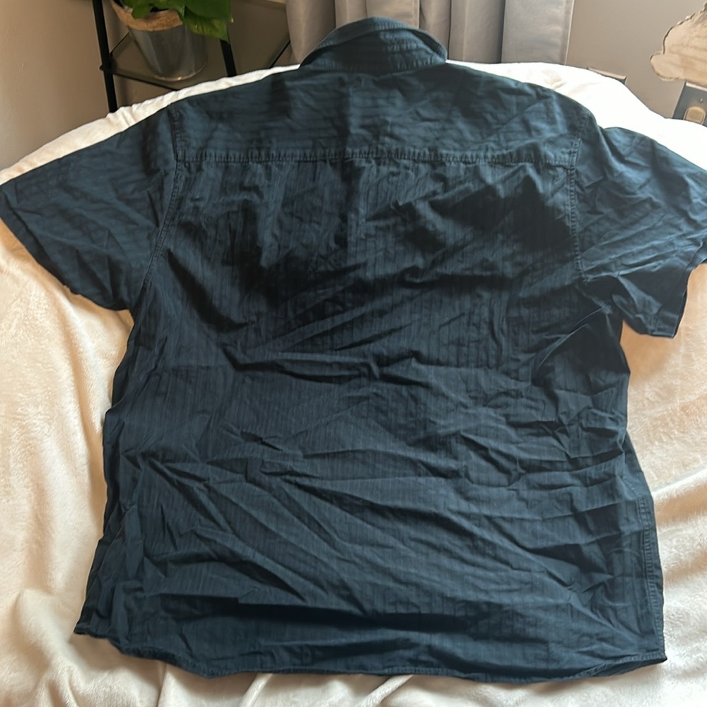 Calvin Klein shirt - Picture 3 of 3